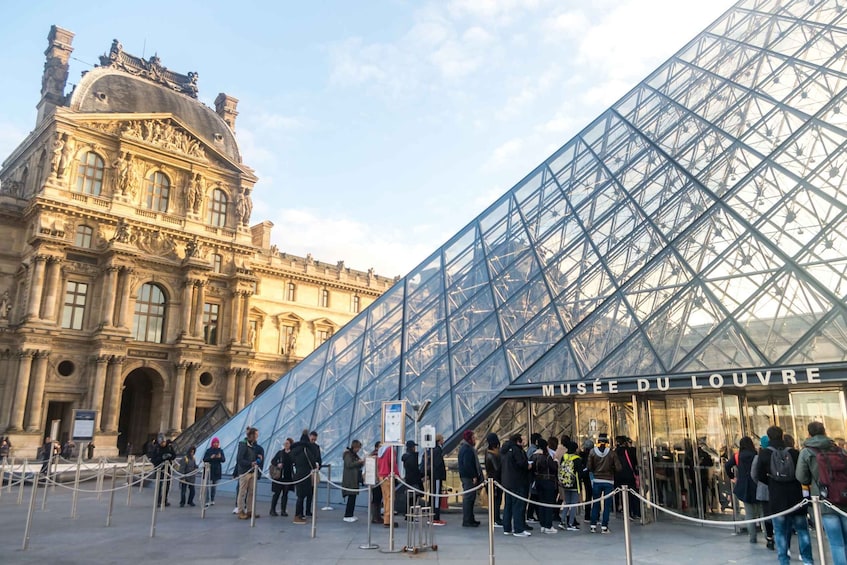 Picture 3 for Activity Paris: 2-Hour Louvre Museum Guided Tour with Reserved Access