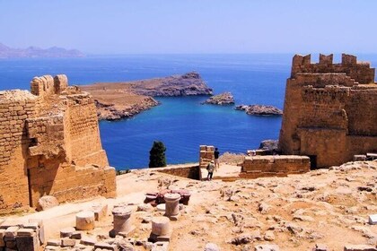 HØJDEPUNKTER i RHODES & LINDOS + FROKOSTSTOP - PRIVAT BIL op til 4 personer