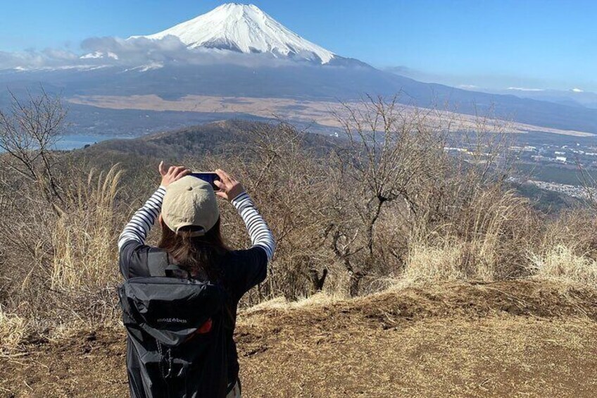 The highlight of this tour is the view of Mt.Fuji and Lake Yamanakako from the top!