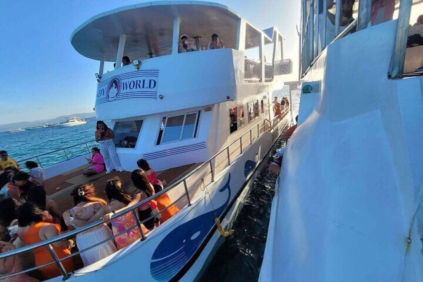 Boracay Party Yacht 2 hour tour with snorkeling