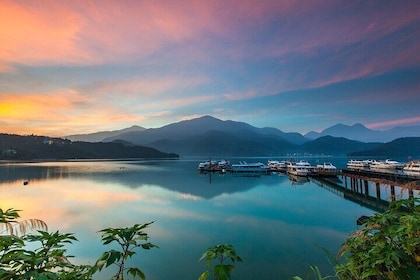 Private 1 Day Sun Moon Lake Escape Tour from Taipei