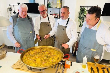 Valencian Paella class with welcome drinks and tapas