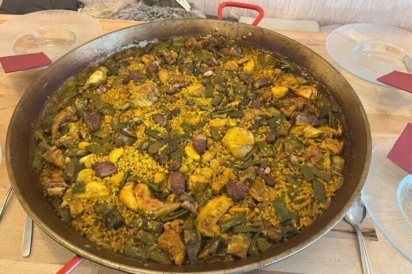 Valencian Paella Workshop with welcome drinks and tapas