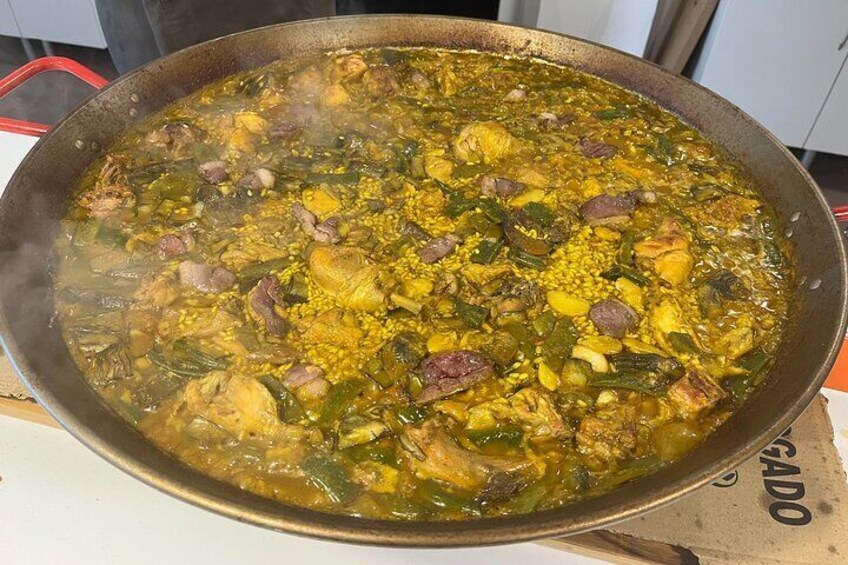 Valencian Paella Workshop with welcome drinks and tapas