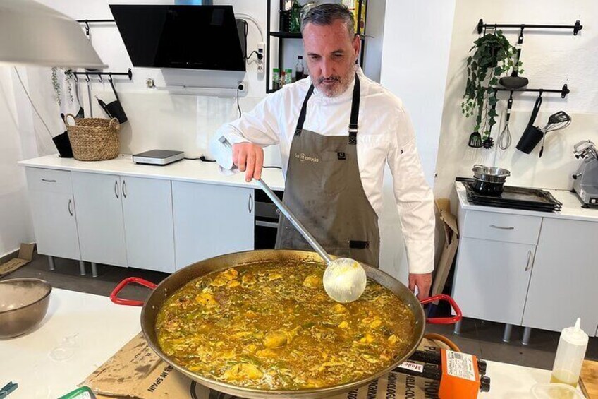 Valencian Paella Workshop with welcome drinks and tapas