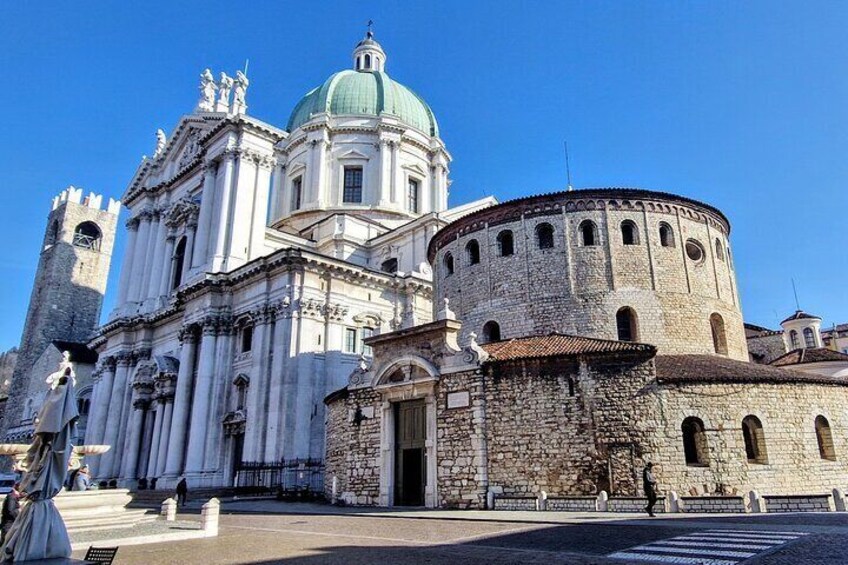 Brescia Walking Tour with Audio and Written Guide by a Local