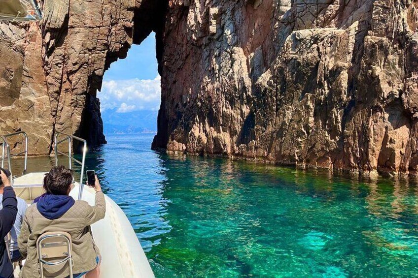 Heading for the Great Arch of Capo Rosso