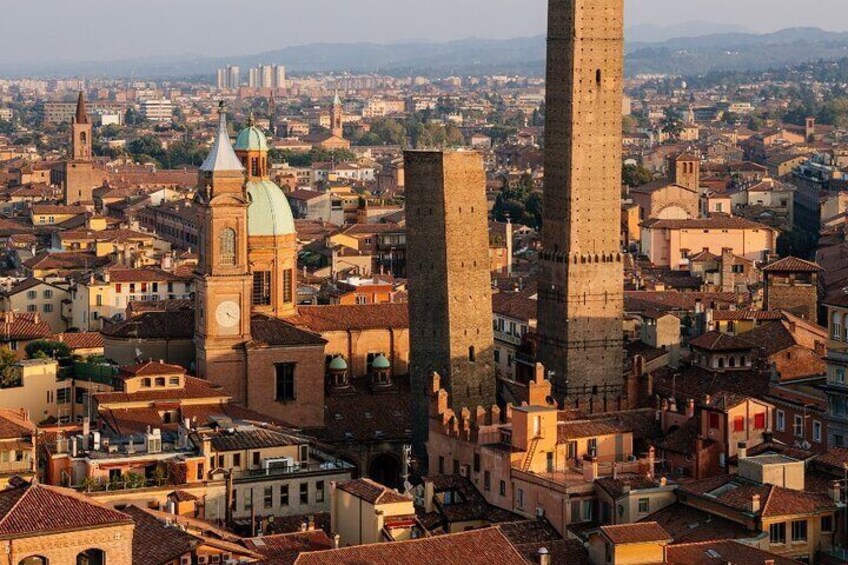 Bologna Walking Tour with Audio and Written Guide