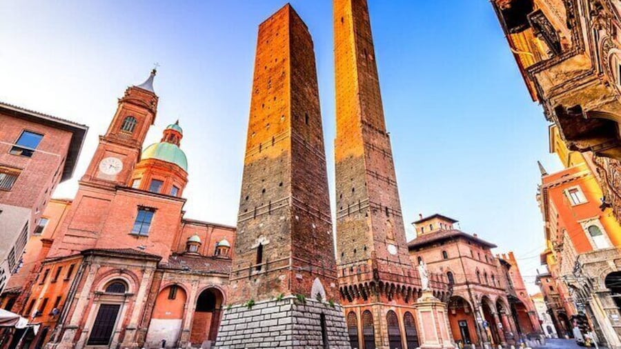 Bologna Walking Tour with Audio and Written Guide