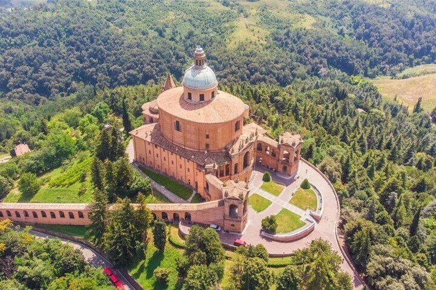 Bologna Walking Tour with Audio and Written Guide