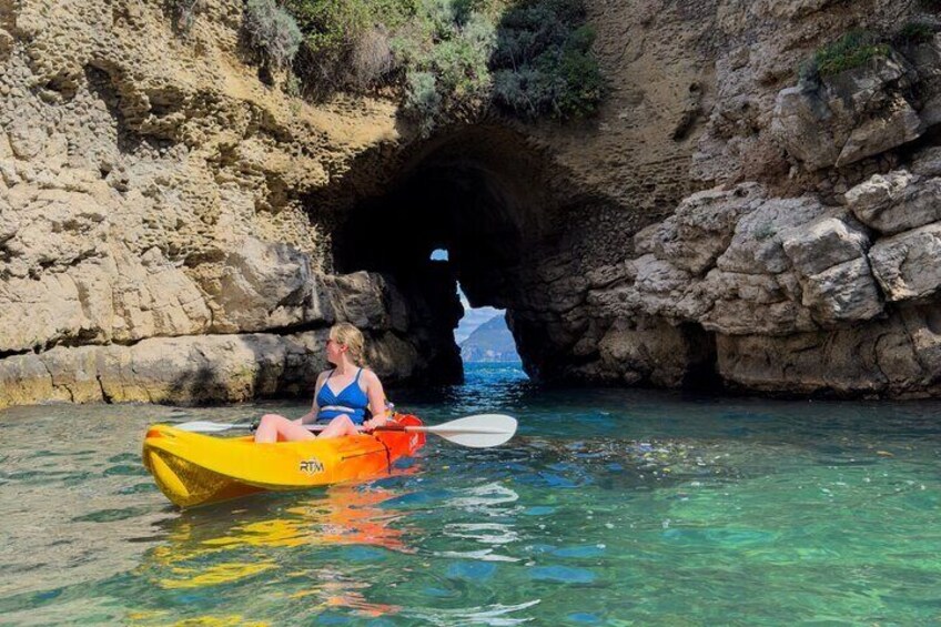 Kayak tour from Sorrento to Bagni Regina Giovanna