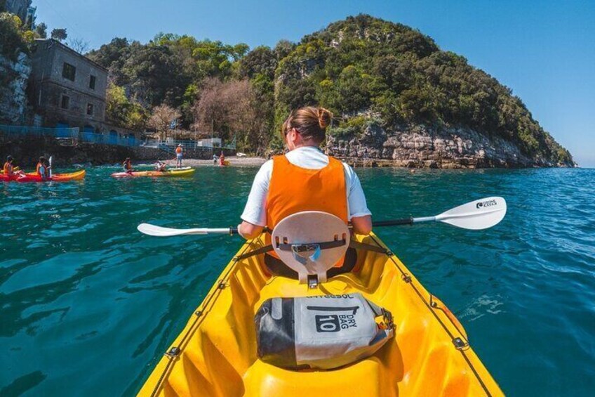 Kayak tour from Sorrento to Bagni Regina Giovanna