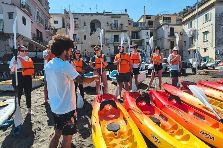 Kayak tour from Sorrento to Bagni Regina Giovanna
