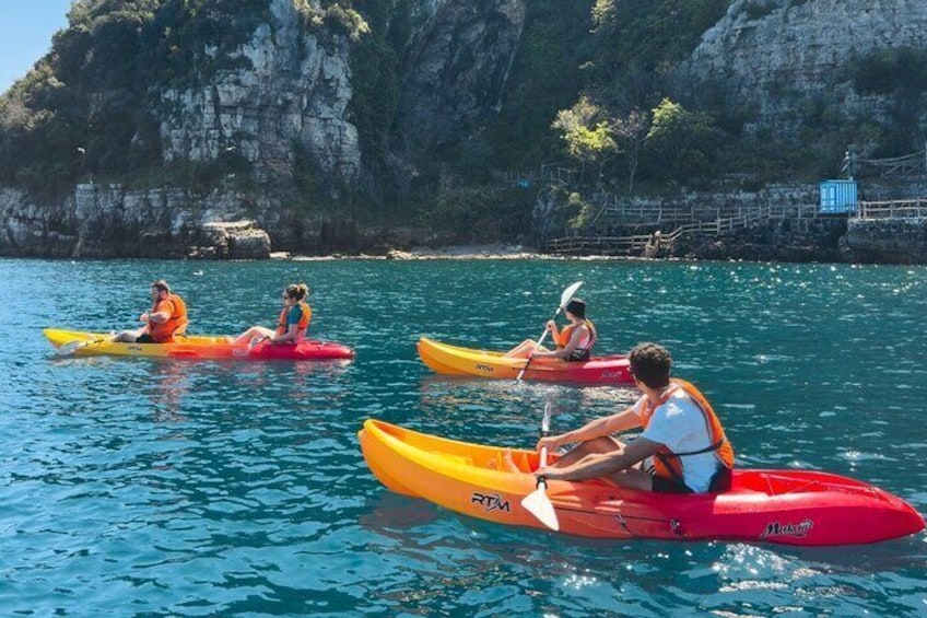 Kayak tour from Sorrento to Bagni Regina Giovanna