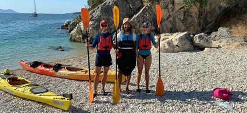 Lefkada: Agios Ioannis & Papanikolis Cave Kayak Tour