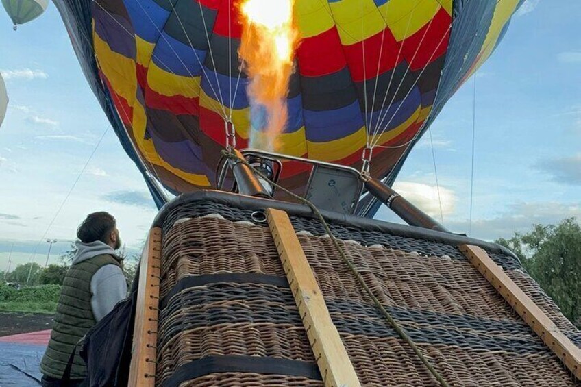 Teotihuacán Balloon Flight Transportation and Breakfast included