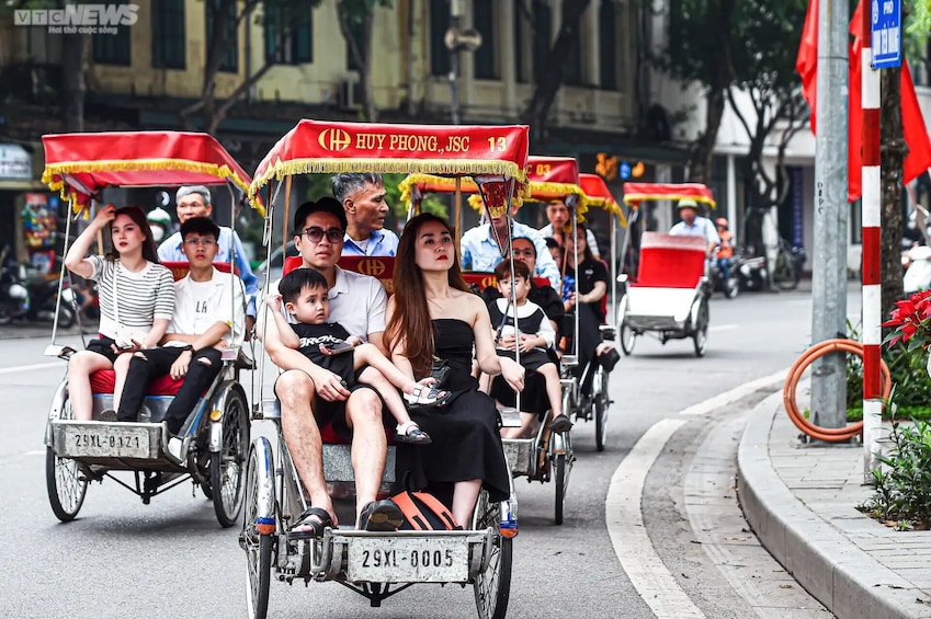 Hanoi Full-Day Small Group Tour Cyclo Ride Puppet Show Historic Sites