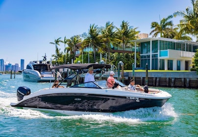 Miami: Private Luxury Boat Charter with a Captain