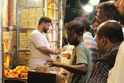 Kolkata Midtown Madness- A Street Food & Nightlife Tour