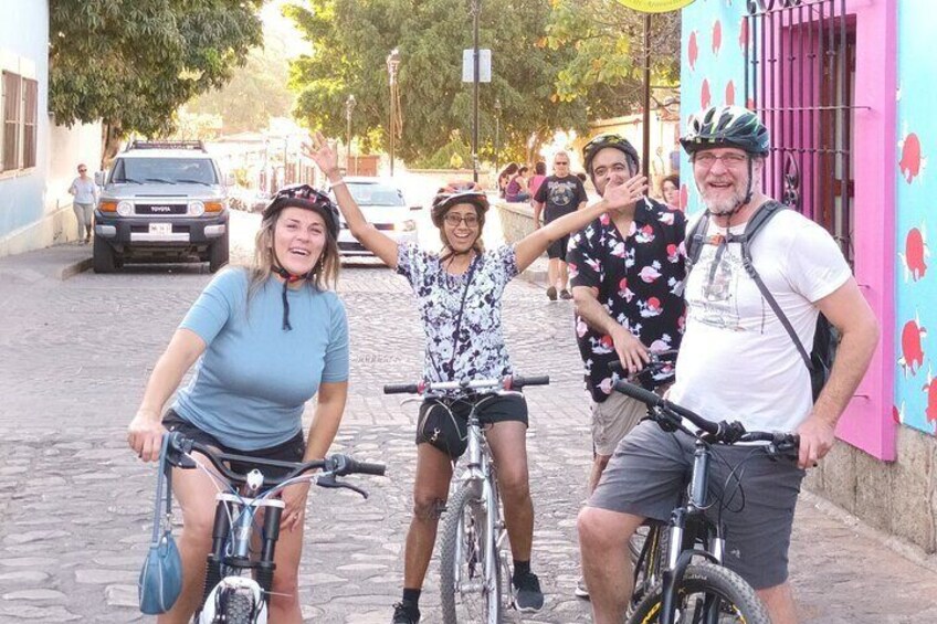 Bicycle Tour through Oaxaca learning about its Urban Art and History