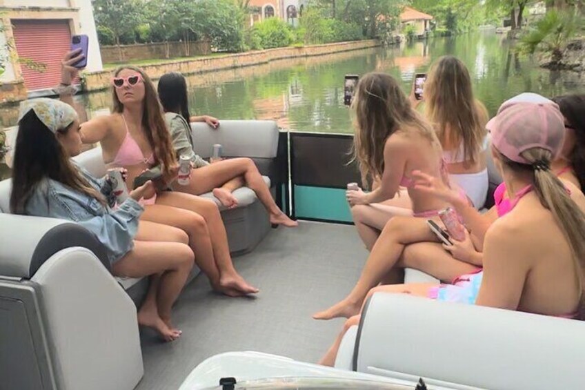 2 Hour Boat Tour on Lake Austin 