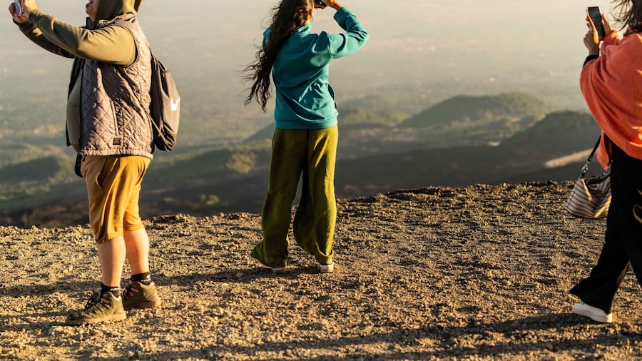 Taormina: Mount Etna Sunset Tour with Cave Visit and Tasting
