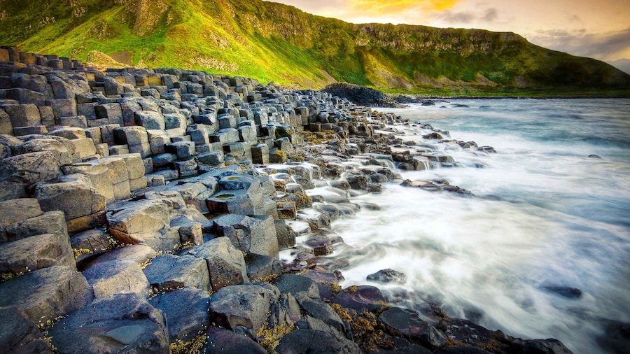 Game of Thrones & Giant's Causeway: Guided Tour from Belfast