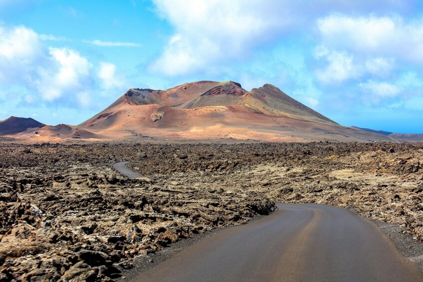 Lanzarote Volcanoes and Caves Tour from Fuerteventura