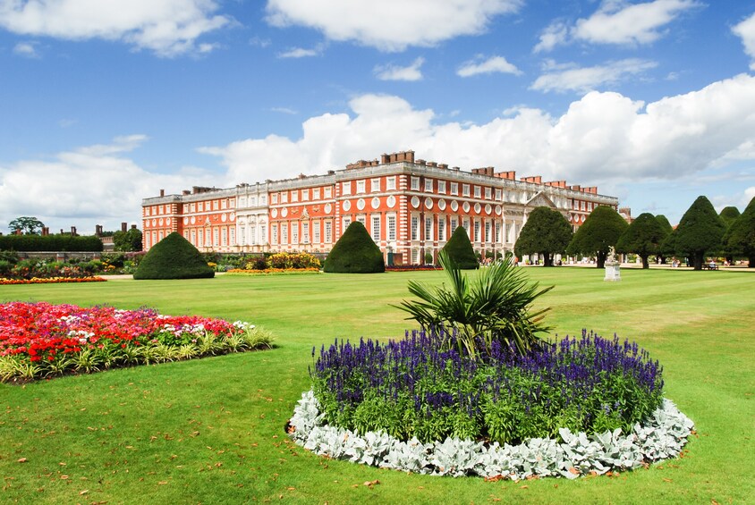 Hampton Court Private tour from London