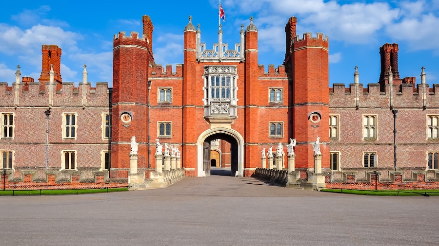 Hampton Court Private tour from London