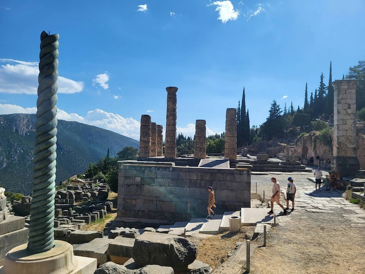 Delphi Small Group Full Day Experience with Arachova Visit
