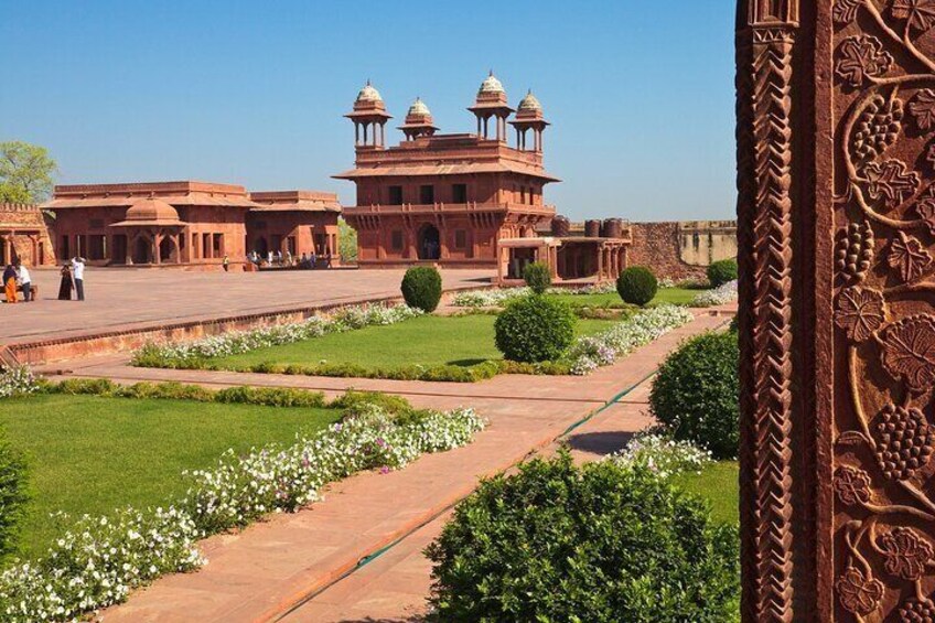 a-day-tour-of-fatehpur-sikri-chand-baori-from-agra-with-guide