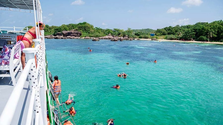 Snorkeling Beach Day Tour Finger Nail Island Gam Ghi May Rut Islands