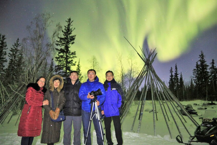 Picture 2 for Activity From Yellowknife: Northern Lights Bus Tour with Photos