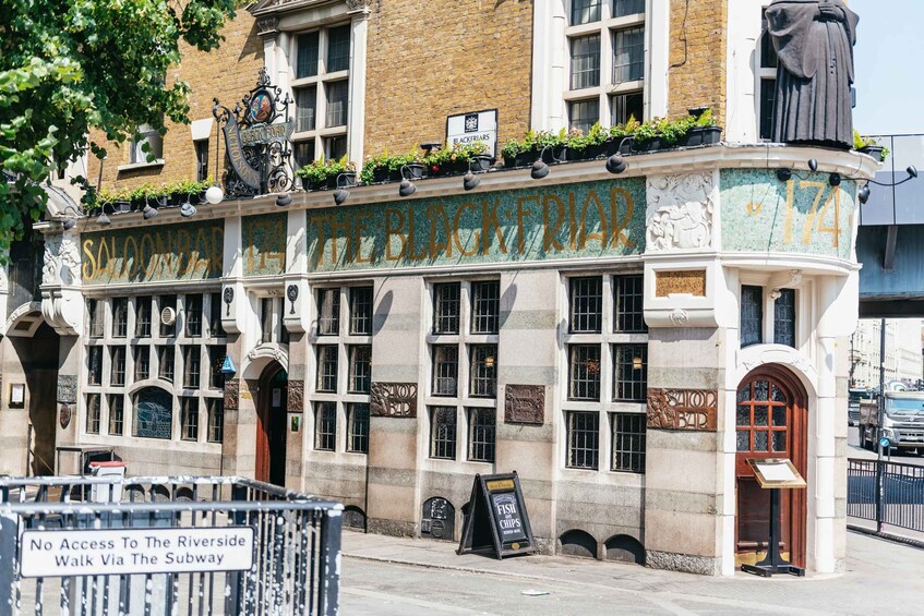 Picture 6 for Activity London: Historic Pubs of Central London Walking Tour