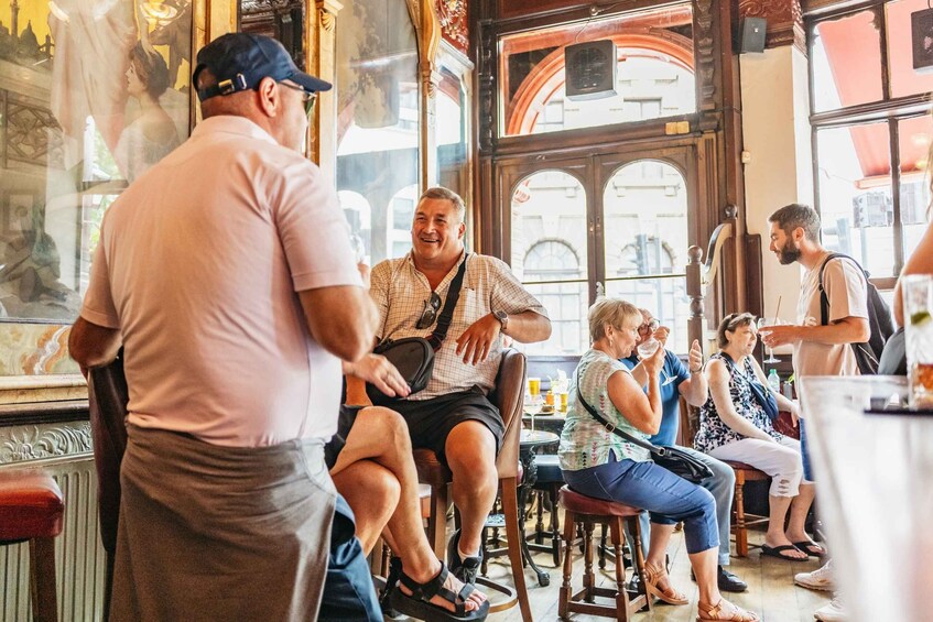 Picture 1 for Activity London: Historic Pubs of Central London Walking Tour