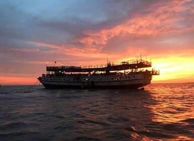 サンセットディナーツアー：トンレサップ湖畔の水上村