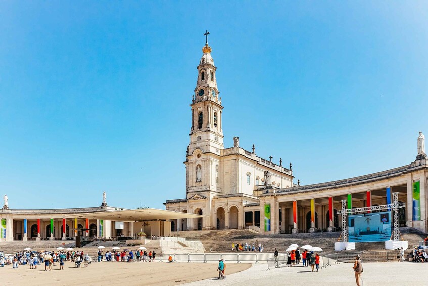 From Lisbon: Fatima, Obidos, Batalha and Nazaré Group Tour