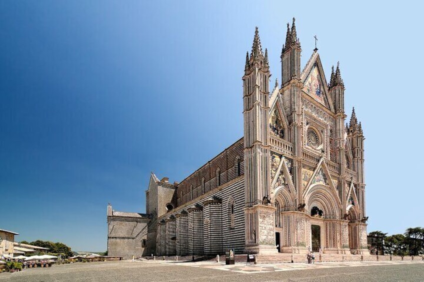 Orvieto Walking Private Tour with Official Local Guide