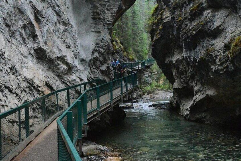 Day Tour to Banff Gondola Hot Springs Johnston Canyon