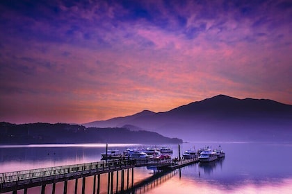 Private 1 Day Sun Moon Lake Escape Tour from Taichung 台中!