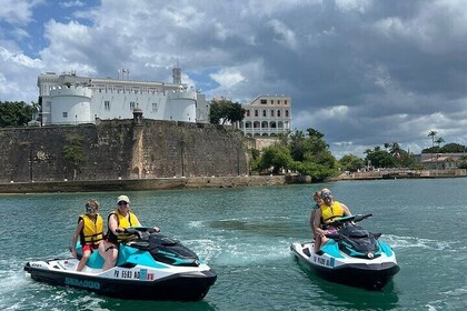 Experiencia de recorrido en moto acuática por el Viejo San Juan