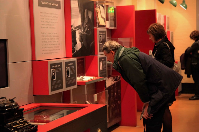 Private Walking Tour in Westminster & Churchill's War Rooms Entry