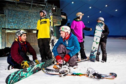 Dubai: Ski Dubai: 2-tunnin tai koko päivän rinneistunto Ski Dubaissa