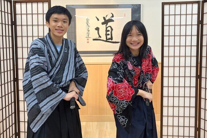 Welcome the family from the USA to participate in the samurai experience