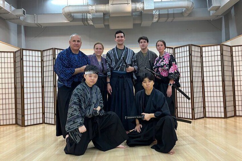 Welcome the family from the USA to participate in the samurai experience