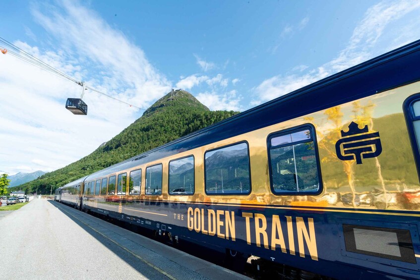 Romsdalen: Rauma Railway Golden Train with Guide