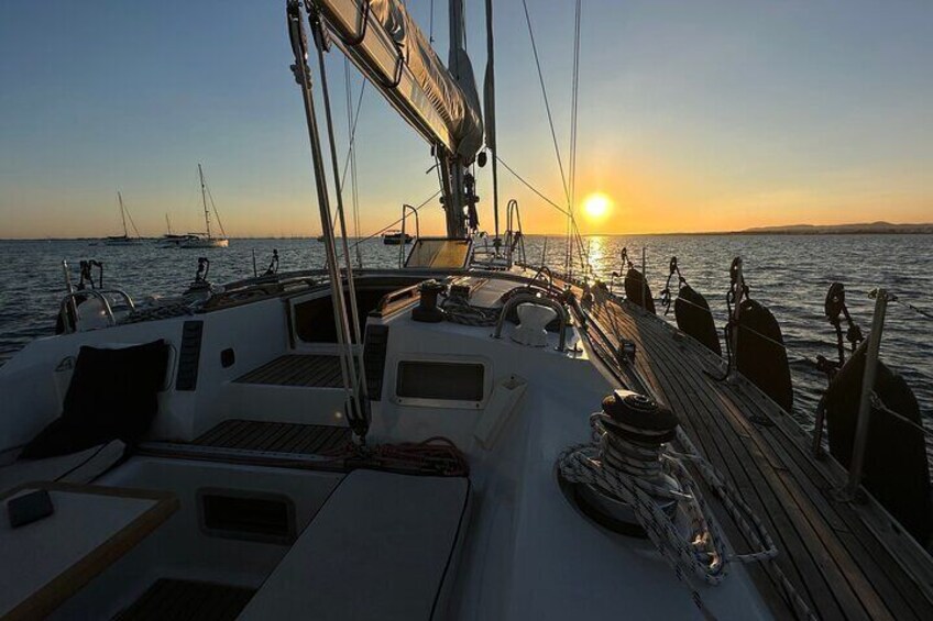 2h Private Sailboat Cruise - Discover the Lisbon Riviera!