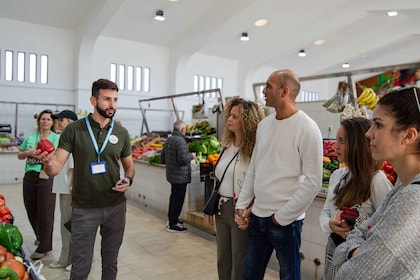 Albufeira: A Local Experience w/food tasting & local shops