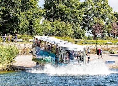 Stockholm: Tour over land en water per amfibiebus